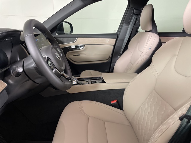 2025 Volvo XC90 Core photo 19
