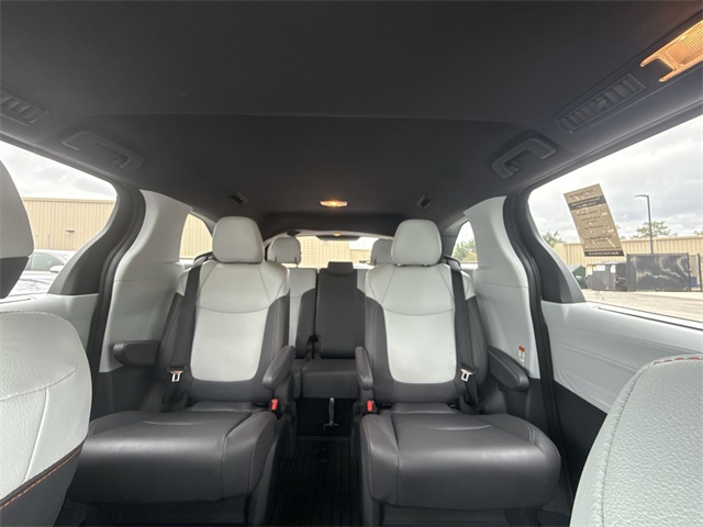 2023 Toyota Sienna XSE photo 22