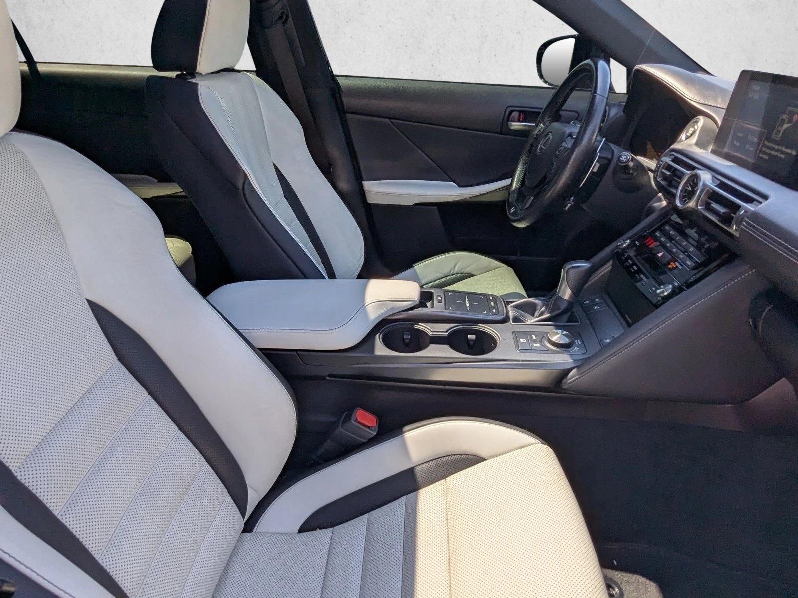2022 Lexus IS F SPORT photo 18