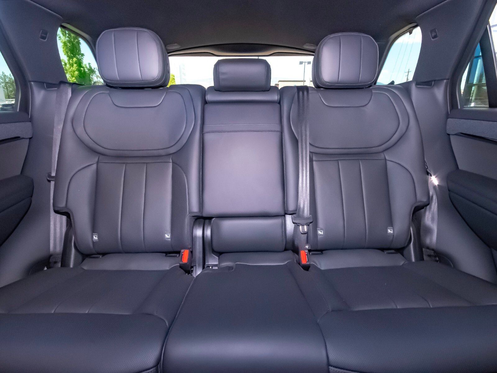 2025 Land Rover Range Rover Sport SE photo 40