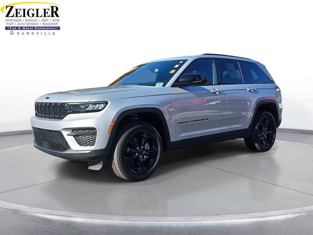 2023 Jeep Grand Cherokee Altitude's photo