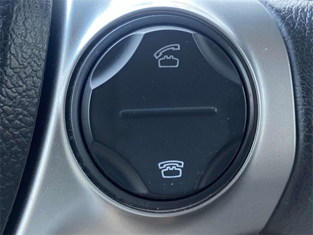 2013 Toyota Camry SE photo 12