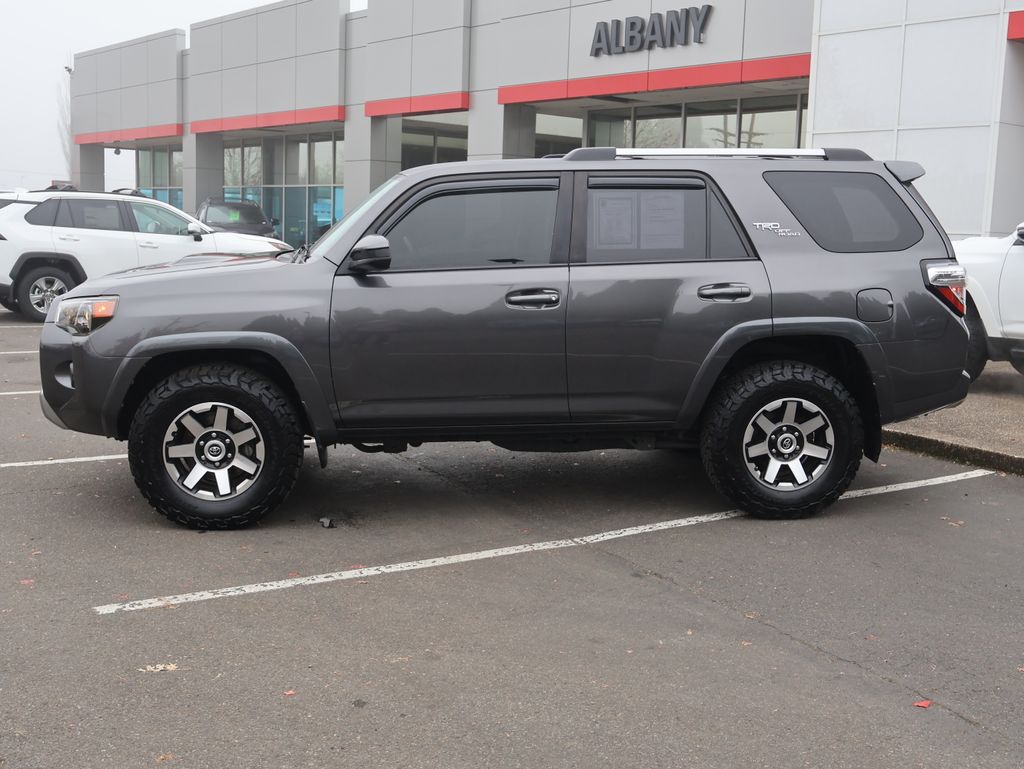 2018 Toyota 4Runner TRD Off-Road photo 3