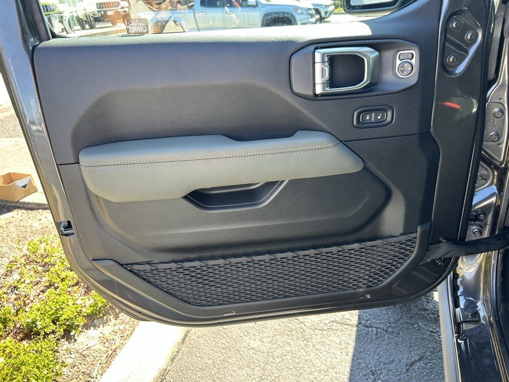 2025 Jeep Gladiator Mojave photo 12