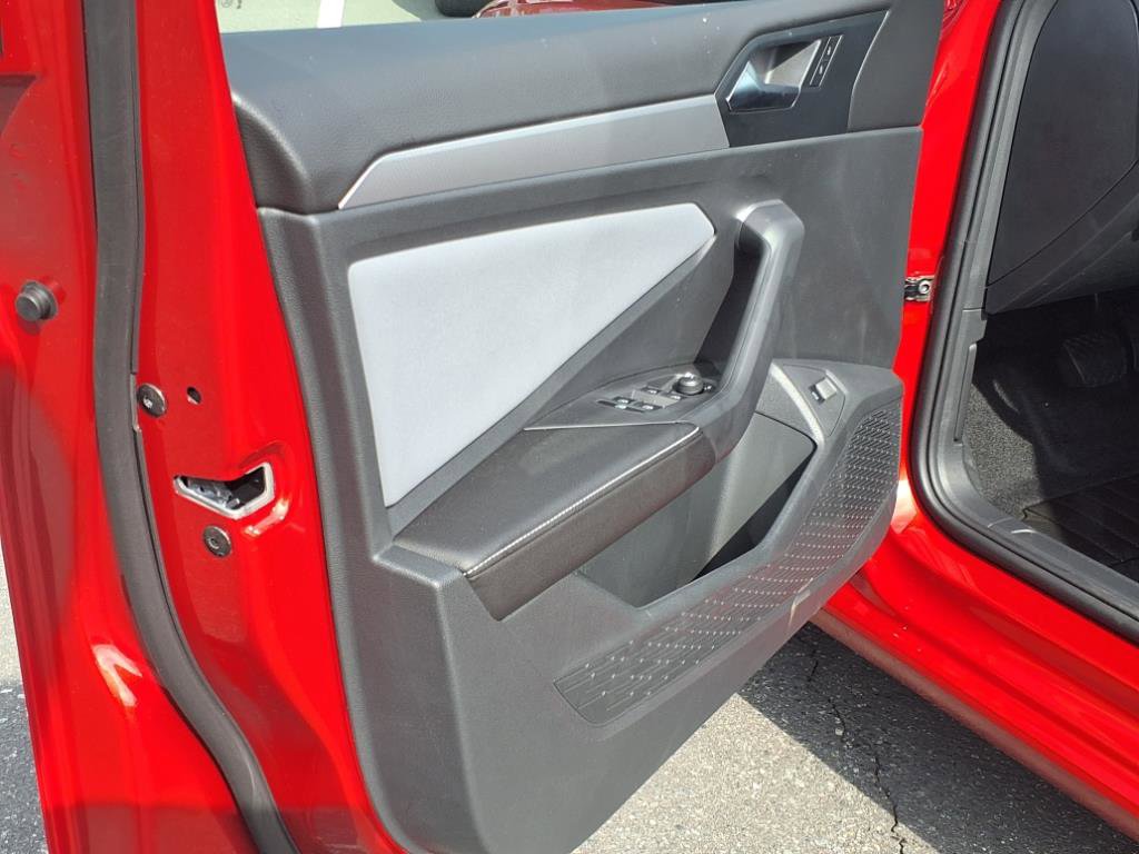 2025 Volkswagen Jetta SE photo 4