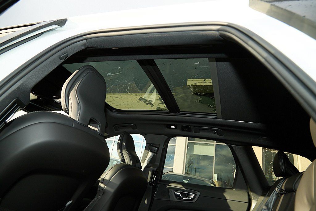 2026 VOLVO XC60 - Image 27