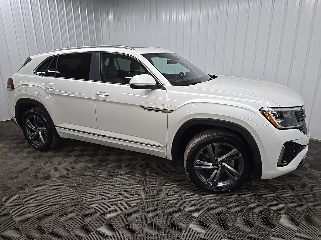 2024 Volkswagen Atlas Cross Sport SEL R-LINE's photo
