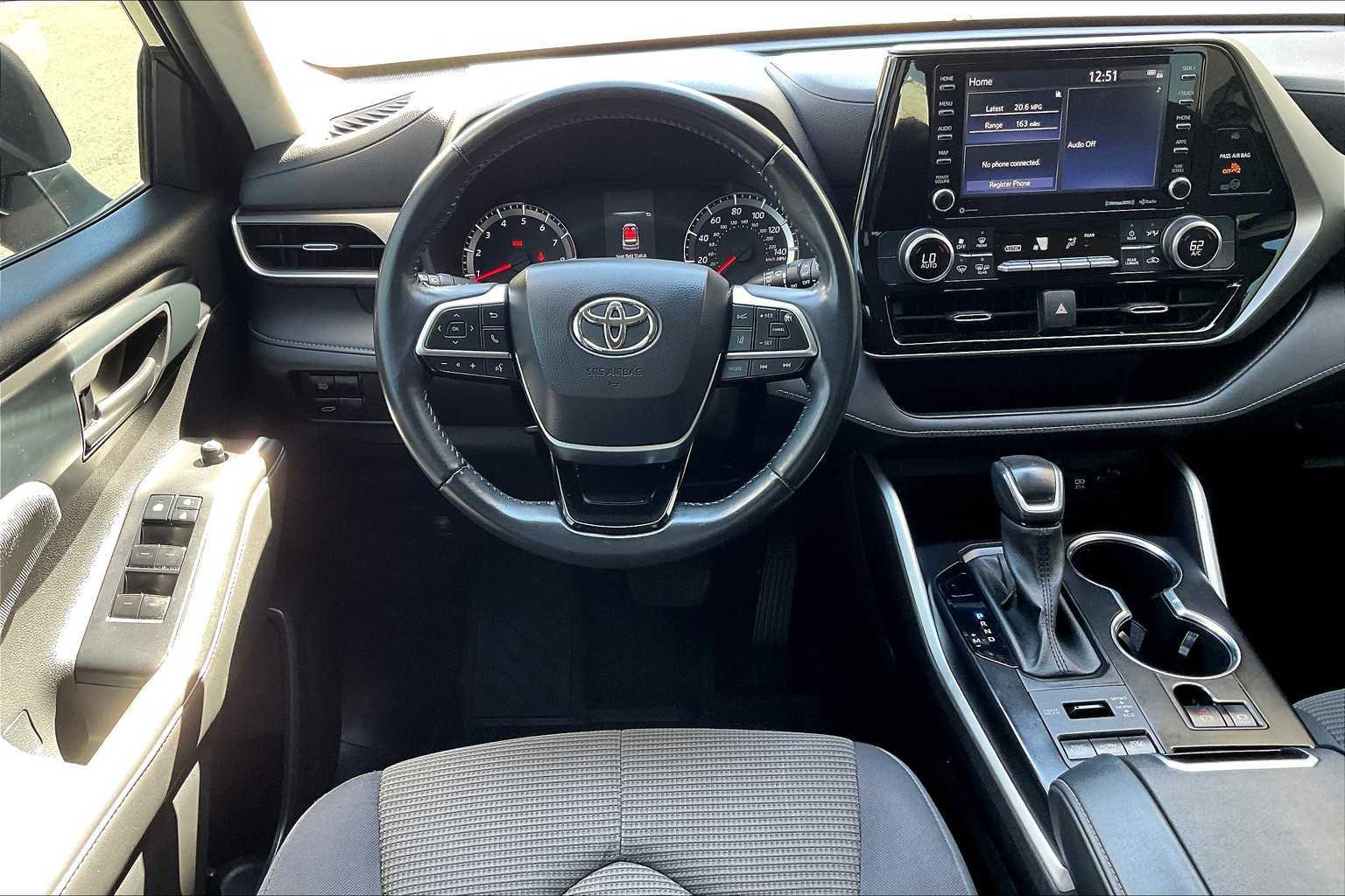 2020 Toyota Highlander LE photo 5