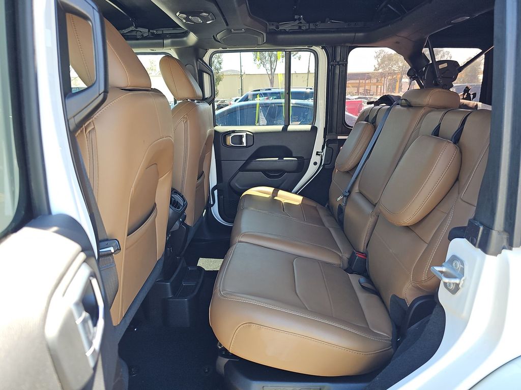 2022 Jeep Wrangler Unlimited Sahara 4xe photo 4