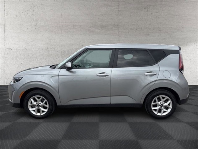 2023 Kia Soul LX photo 4