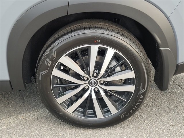 2025 Nissan Pathfinder Platinum photo 7