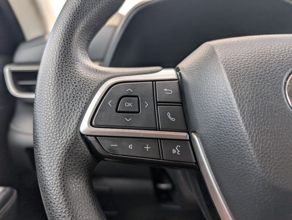2023 Toyota Highlander L photo 10