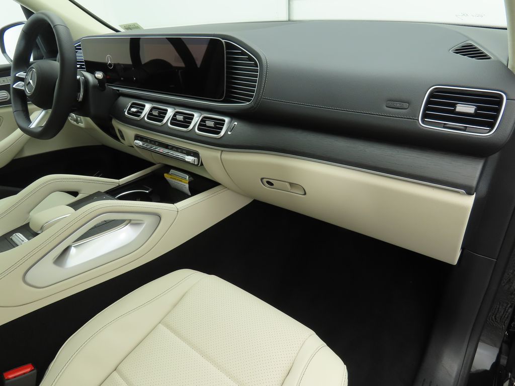 2025 Mercedes Benz GLS 450 4MATIC photo 16