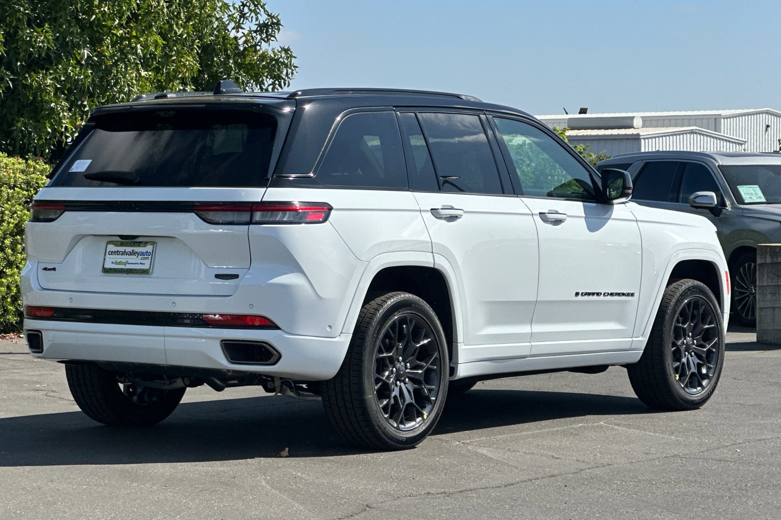 2025 Jeep Grand Cherokee Summit Reserve photo 2