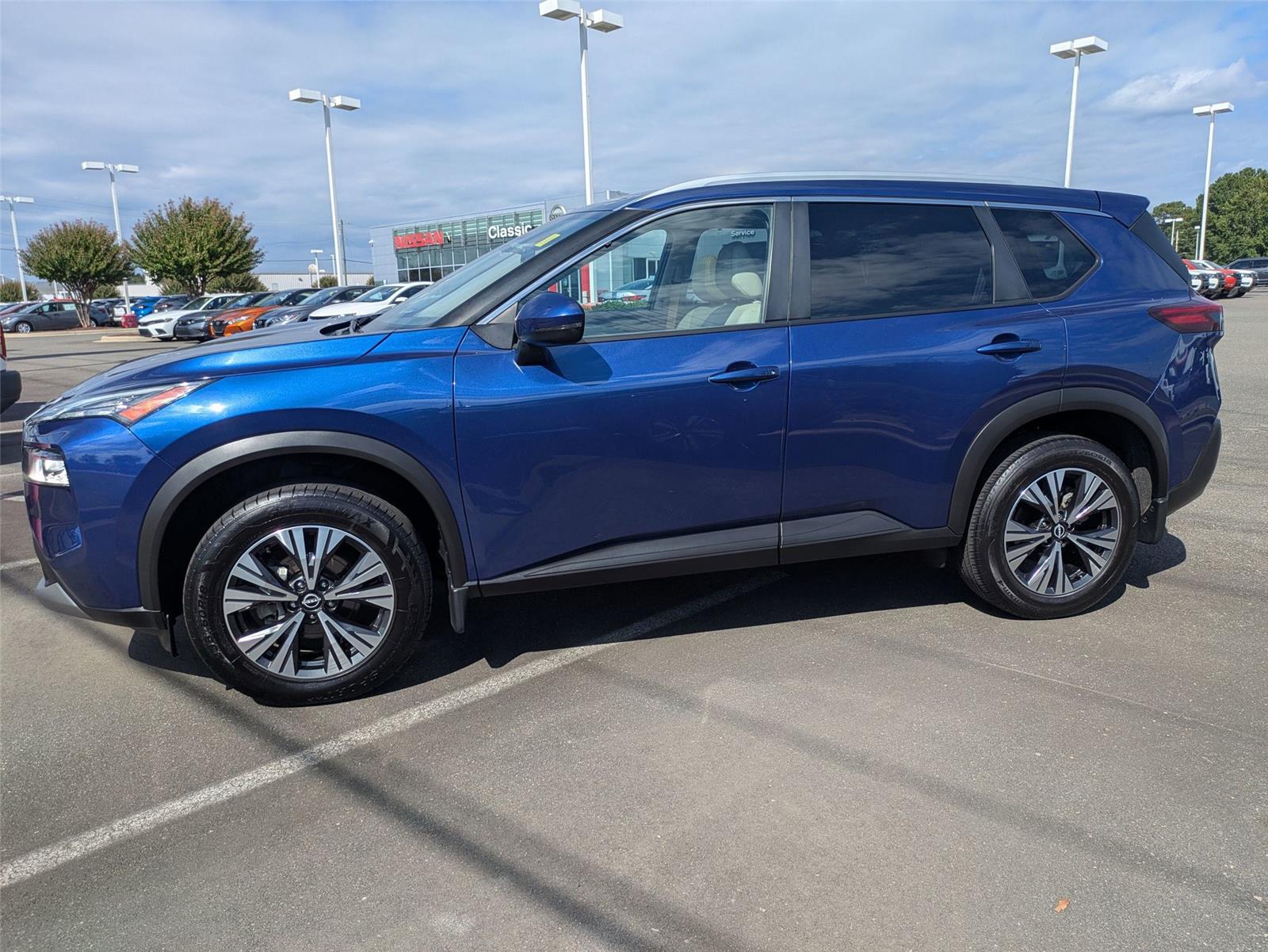 2022 Nissan Rogue SV photo 8