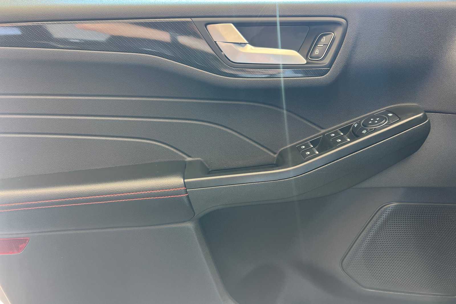 2025 Ford Escape ST-Line photo 9