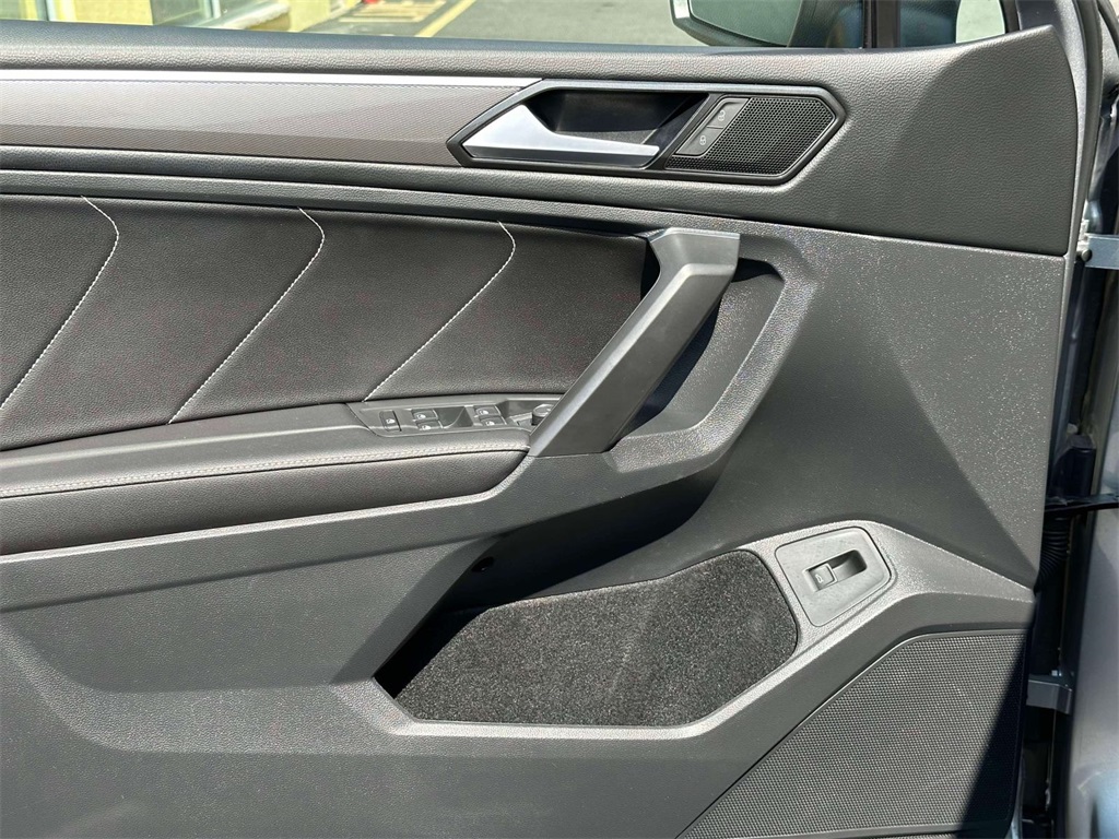 2022 Volkswagen Tiguan SE R-Line Black photo 16