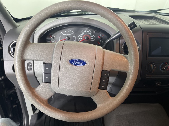 2005 Ford F-150 XLT photo 17