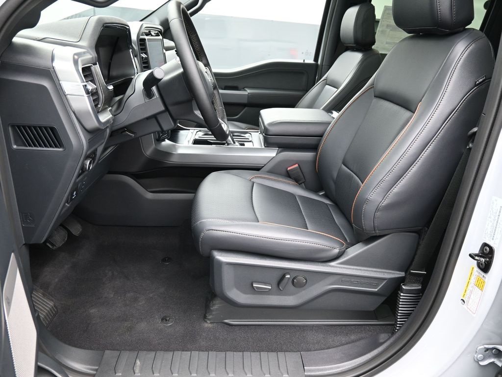 2025 Ford F-150 Lariat photo 10
