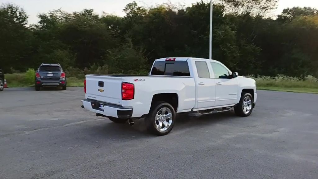 2018 Chevrolet Silverado 1500 LT photo 7