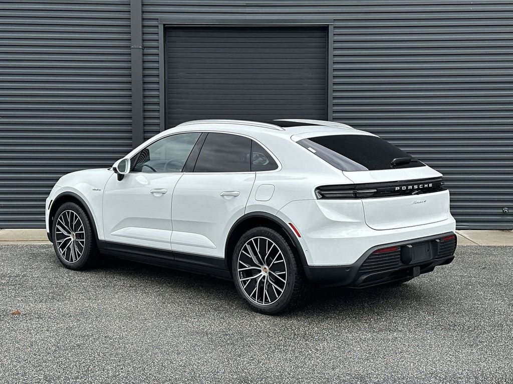 2025 Porsche Macan Electric 4 photo 11