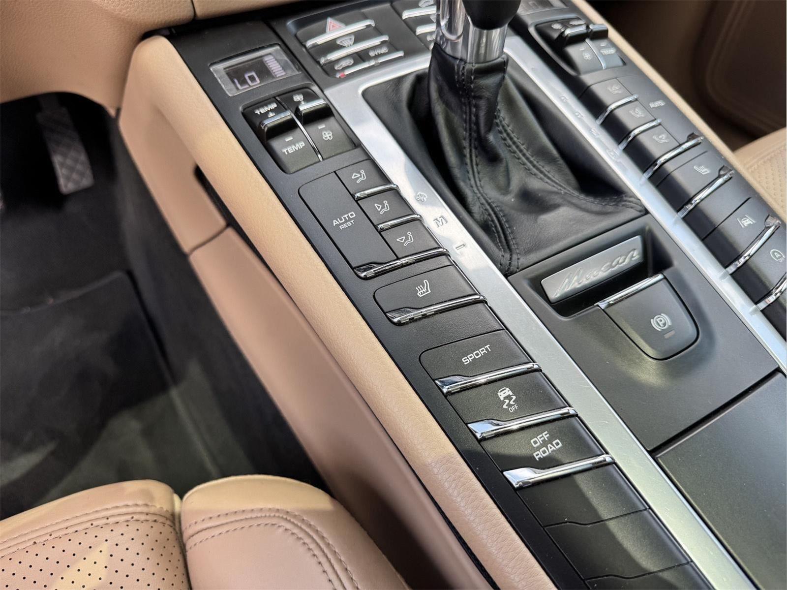 2021 Porsche Macan Base photo 50
