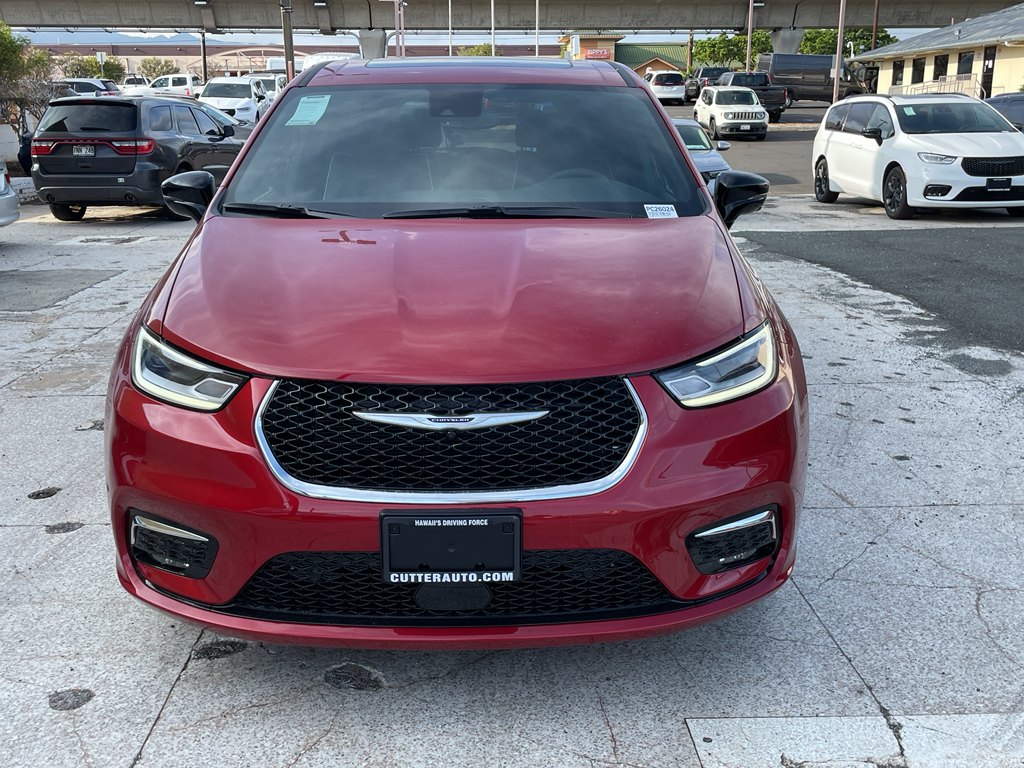 2026 Chrysler Pacifica Limited's photo