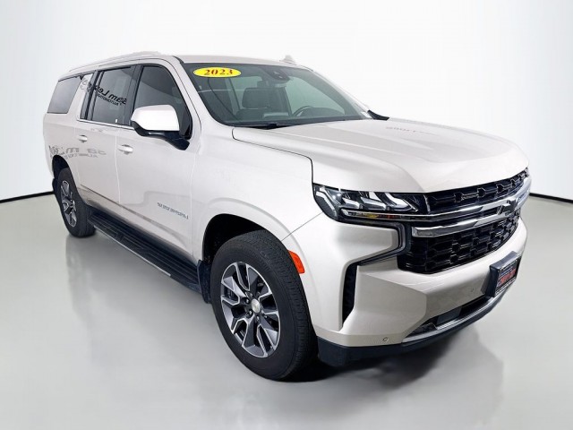 2023 Chevrolet Suburban LS's photo