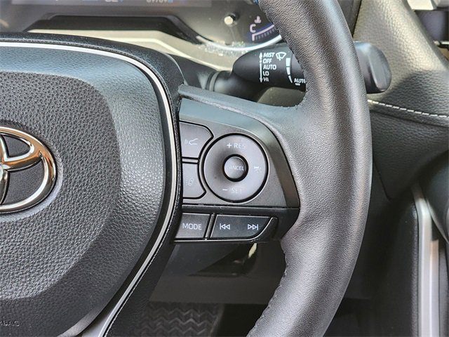 2023 Toyota RAV4 Hybrid XLE photo 23