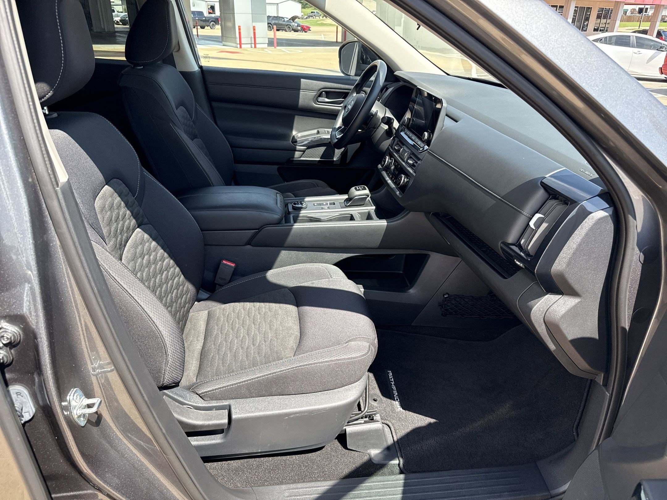 2023 Nissan Pathfinder S photo 25