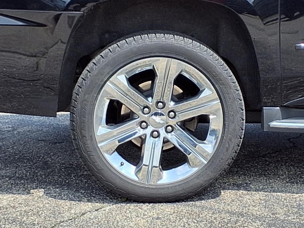 2017 Chevrolet Suburban Premier photo 3