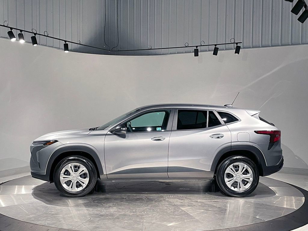 2024 Chevrolet Trax LS photo 8