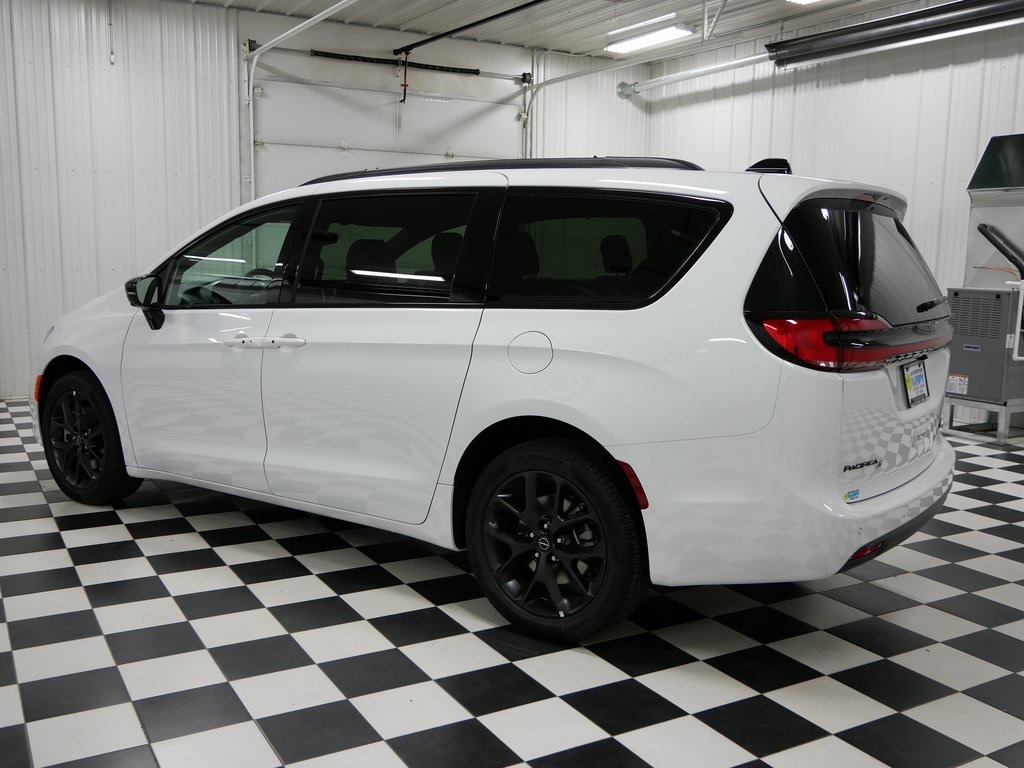 2026 Chrysler Pacifica Limited photo 3