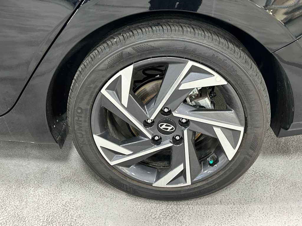 2024 Hyundai Elantra SEL Convenience photo 17