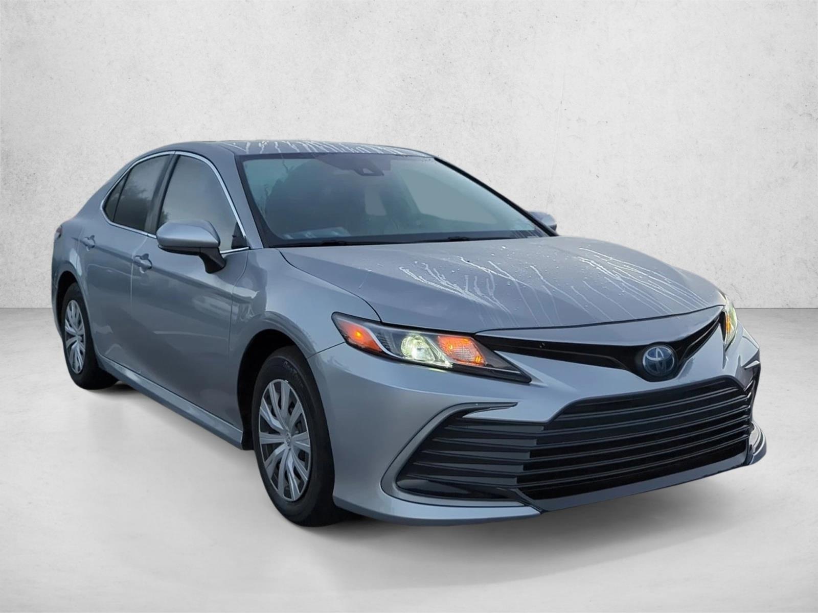2022 Toyota Camry Hybrid LE photo 3