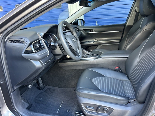 2020 Toyota Camry SE photo 26