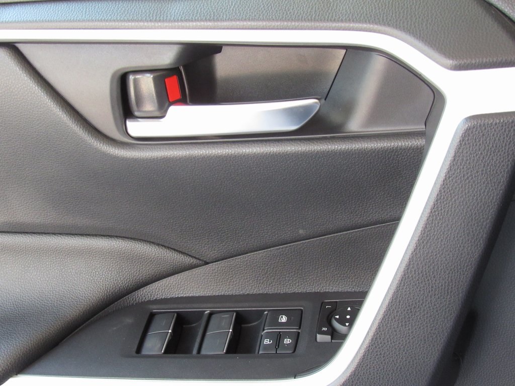 2025 Toyota RAV4 Hybrid XLE photo 32
