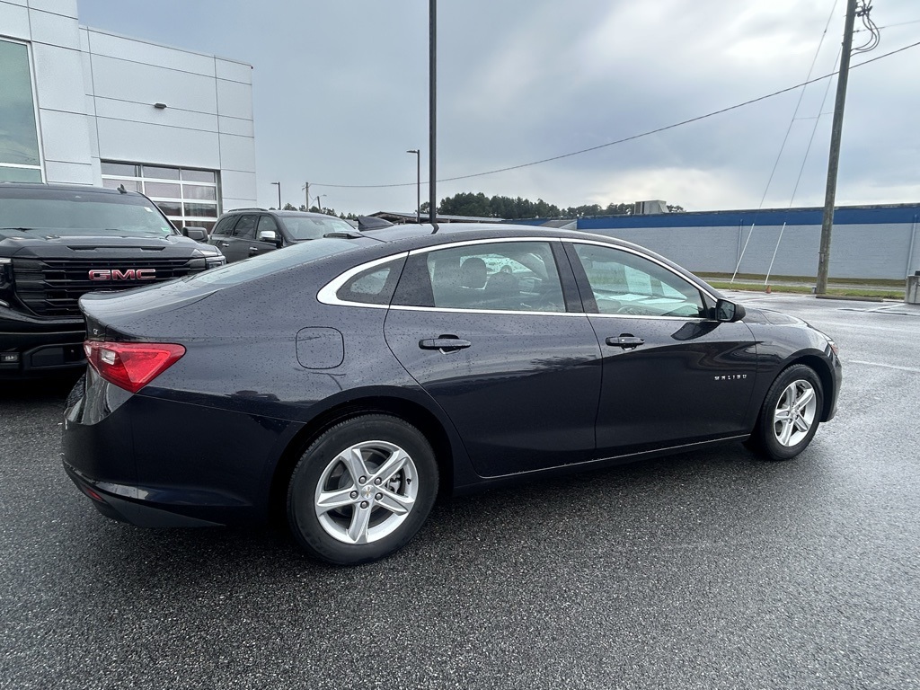 2023 Chevrolet Malibu 1LT photo 2