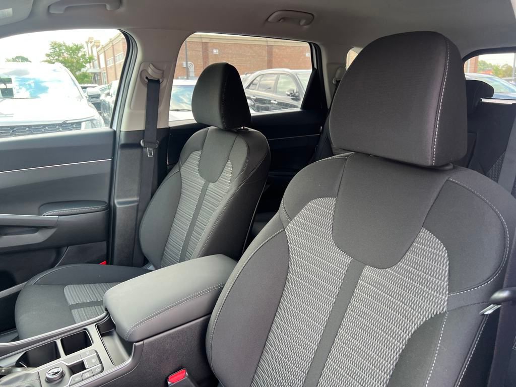 2025 Kia Sorento LX photo 11