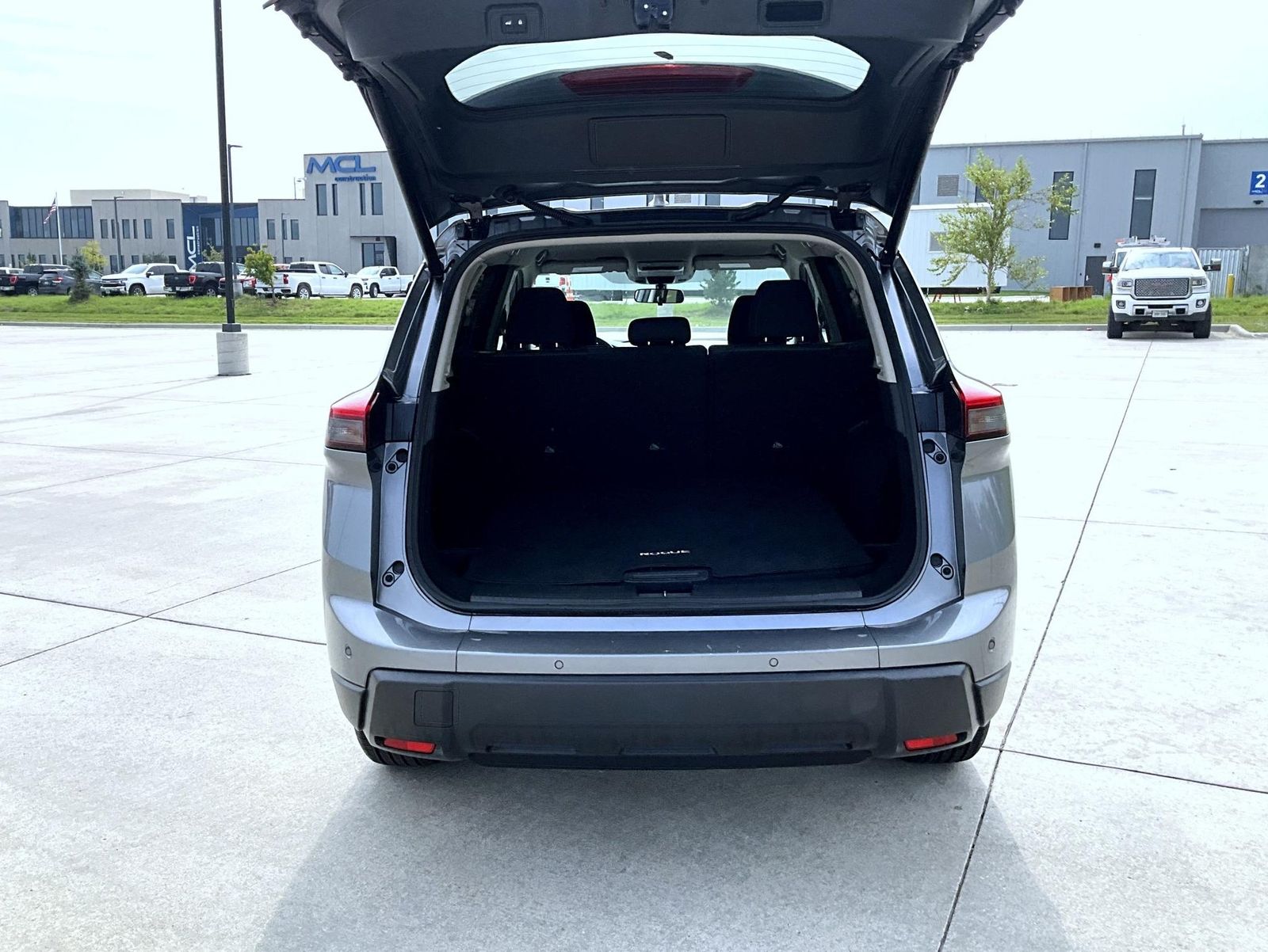 2024 Nissan Rogue SV photo 9