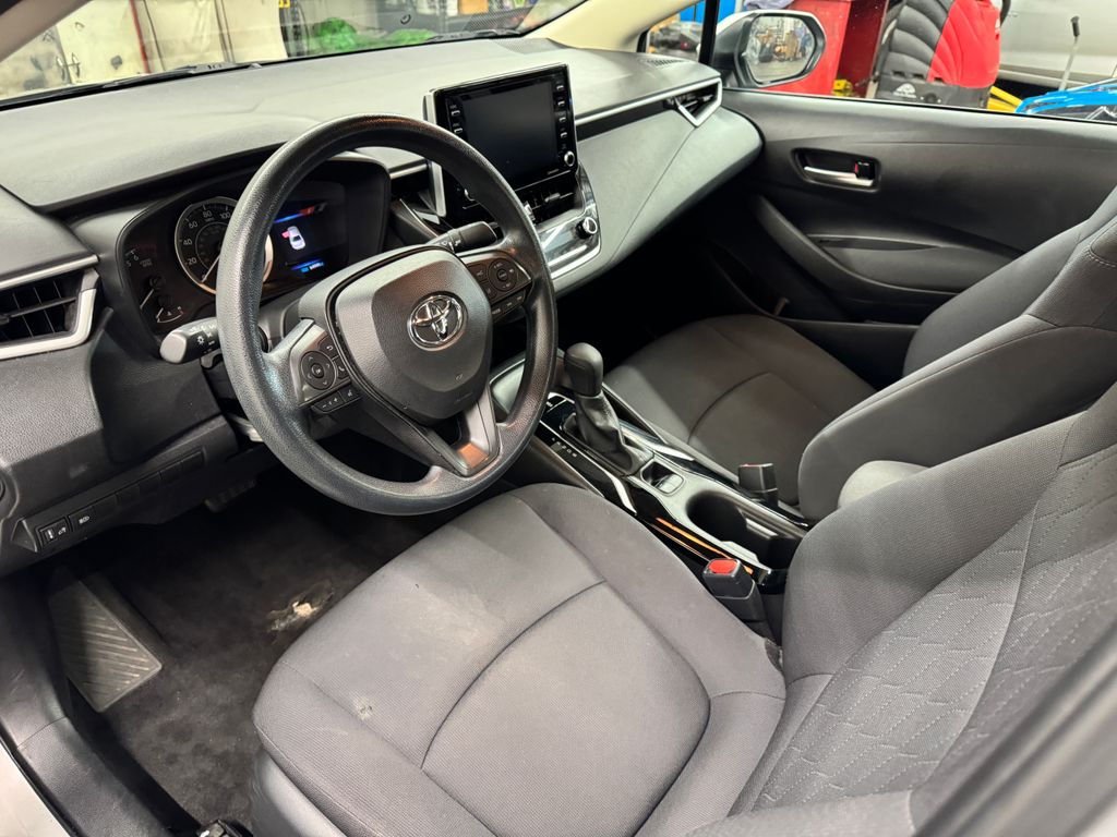 2021 Toyota Corolla LE photo 10
