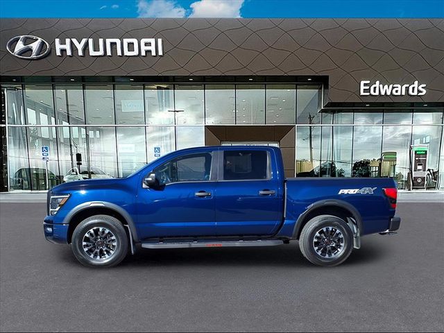 2022 Nissan Titan PRO-4X photo 2