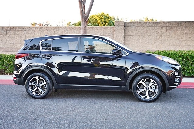 Used 2022 Black Kia LX image 6