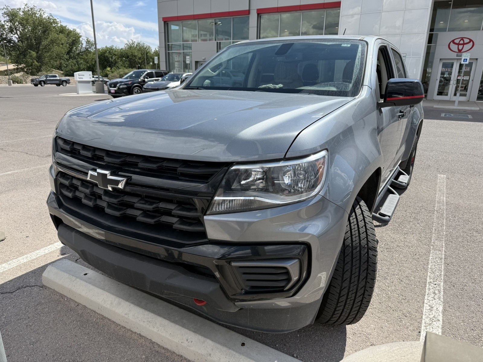 Used 2021 GRAY Chevrolet 4WD LT image 1