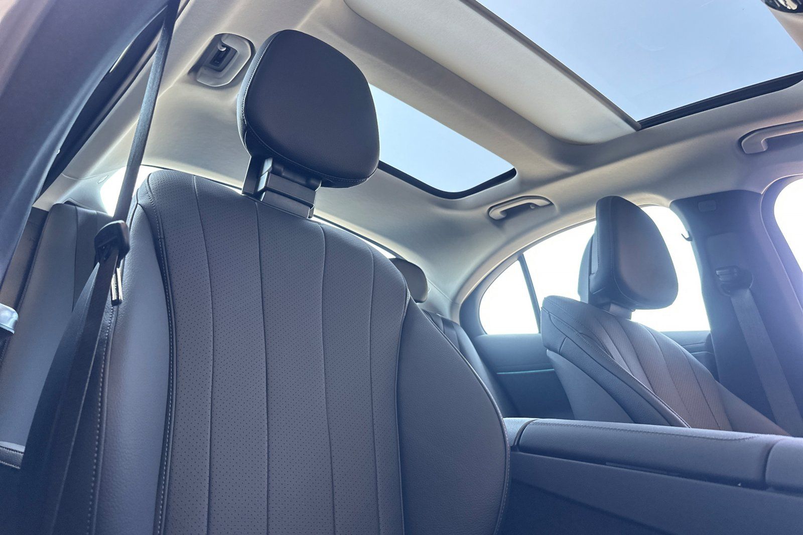2025 Mercedes Benz E 350 Sedan photo 3