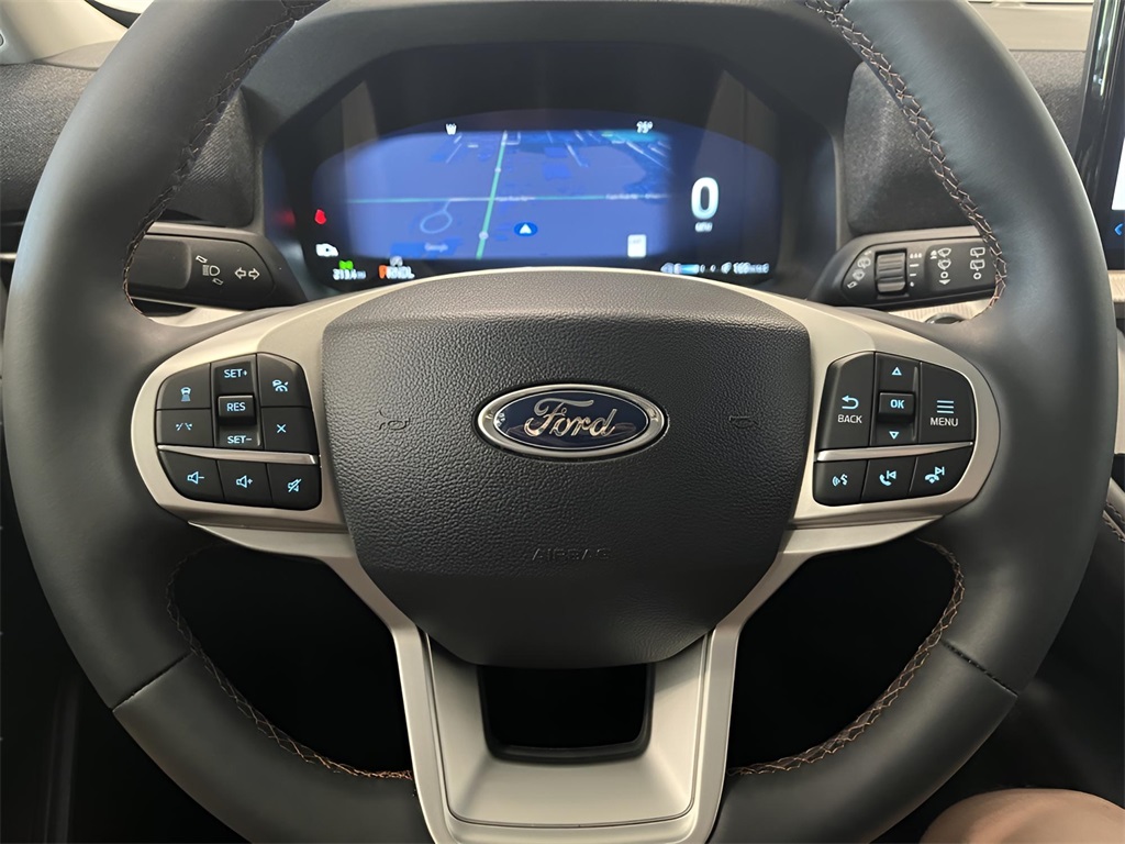 2025 Ford Explorer photo 21