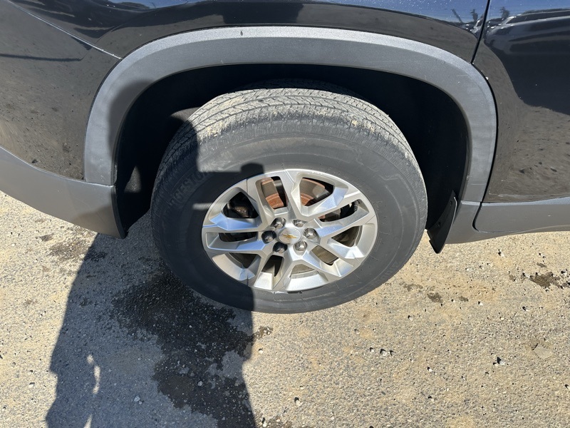 2020 Chevrolet Traverse LS photo 2