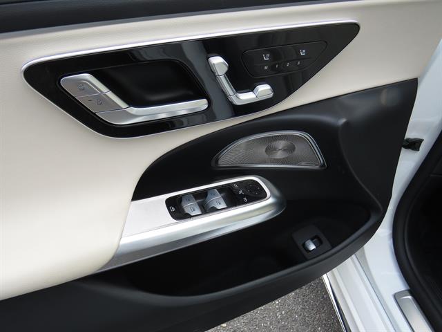 2025 Mercedes Benz E 350 4MATIC photo 8