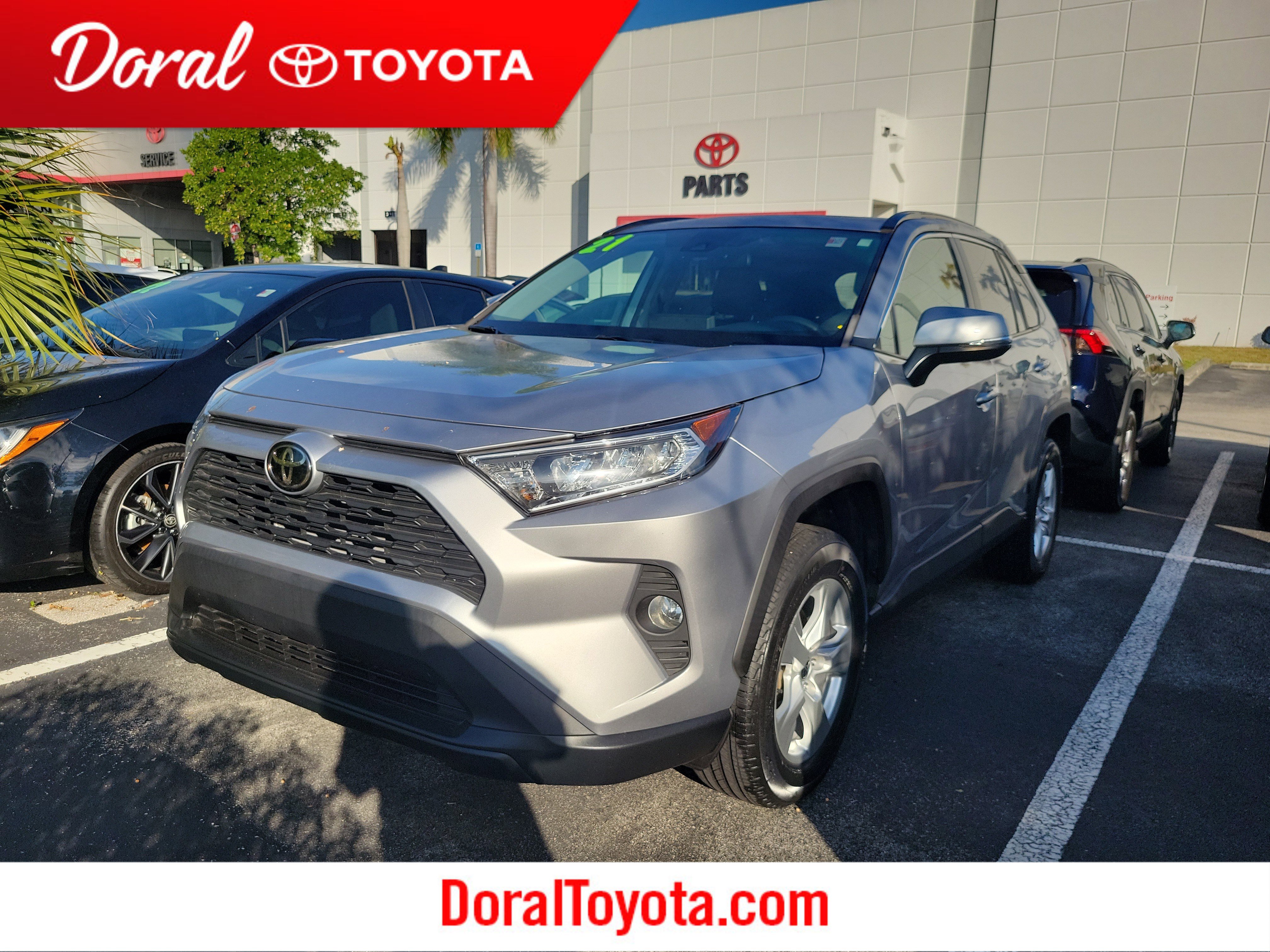 2021 Toyota RAV4 XLE's photo