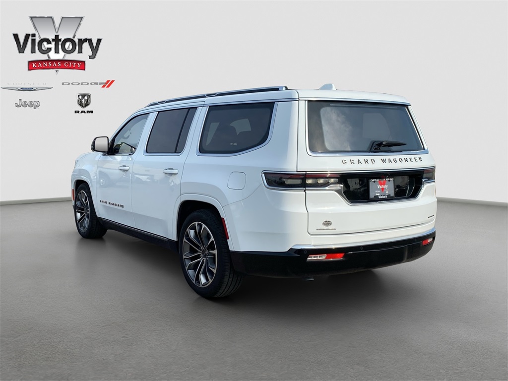 2023 Jeep Grand Wagoneer III photo 3